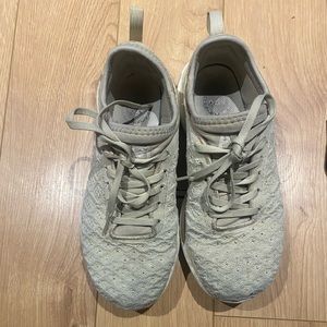 APL Techloom Phantom